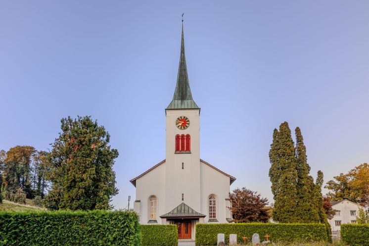 Die Evangelische Kirche Hauptwil im ﻿August 2024, fotografiert vom ﻿Friedhof her.